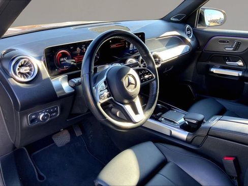 Used 2021 Mercedes-Benz GLB 250 4MATIC w/ Premium Package image 14