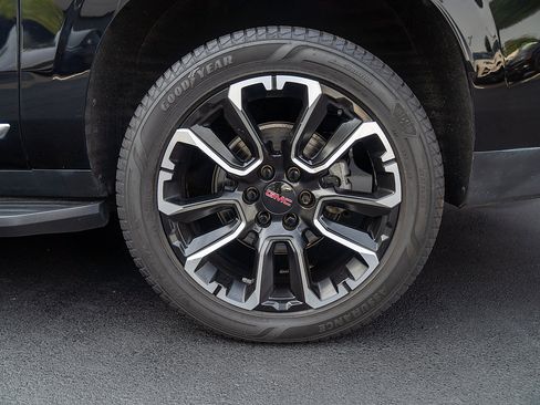 Used 2022 GMC Yukon XL SLT w/ SLT Luxury Package AWD/4WD image 24