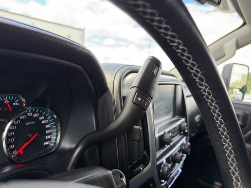 Used 2019 GMC Sierra 3500 SLE w/ SLE Fleet Preferred Package AWD/4WD image 11