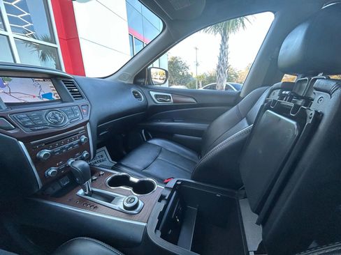 Used 2019 Nissan Pathfinder Platinum image 15