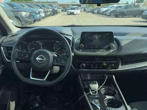 Used 2024 Nissan Rogue S AWD/4WD image 11