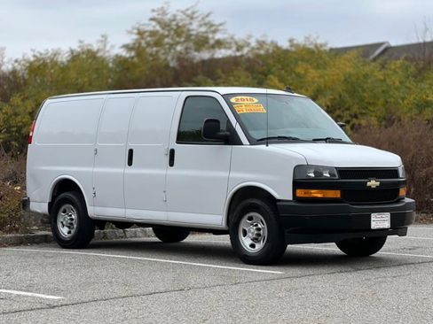 Used 2018 Chevrolet Express 2500 image 2