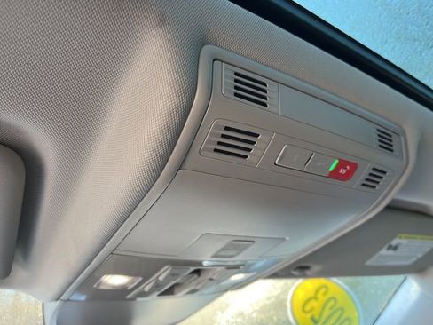 Used 2023 Volkswagen Taos SE image 30