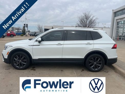 Used 2023 Volkswagen Tiguan SE w/ Panoramic Sunroof Package image 6