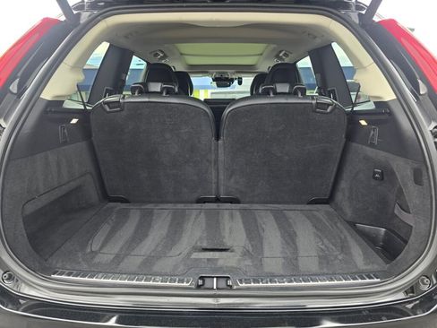 Used 2016 Volvo XC90 T6 Momentum w/ Momentum Plus Package AWD/4WD image 16