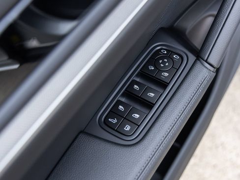 Certified 2026 Porsche Cayenne E-Hybrid Coupe AWD/4WD image 24