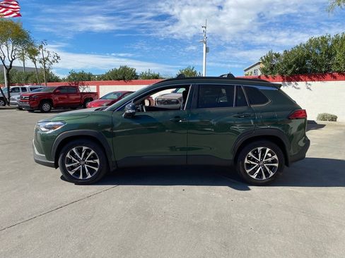 Used 2025 Toyota Corolla Cross XLE image 5
