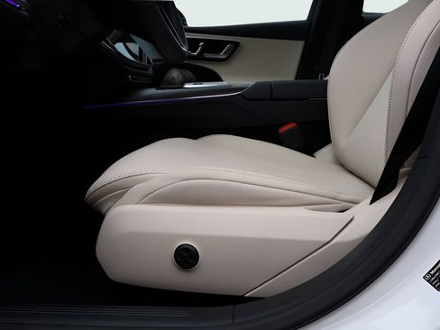 Certified 2026 Mercedes-Benz E 350 4MATIC Sedan image 38