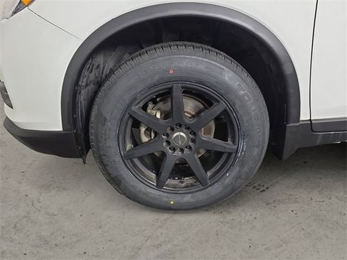 Used 2018 Nissan Rogue S image 9