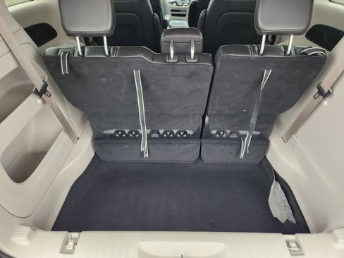 Used 2024 Chrysler Pacifica Touring-L FWD image 31