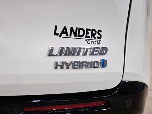 Certified 2024 Toyota Sienna Limited FWD image 39