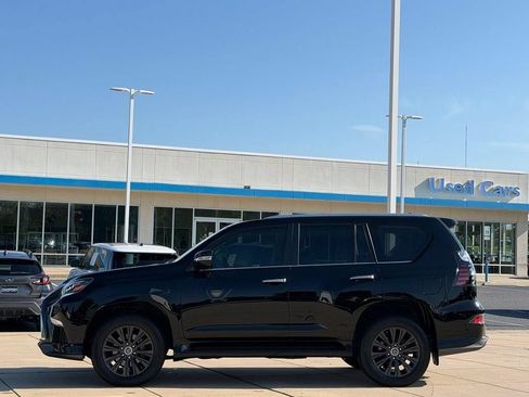 Used 2023 Lexus GX 460 Premium w/ Accessory Package AWD/4WD image 6