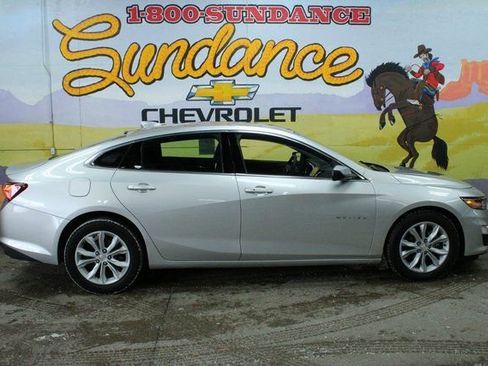 Used 2021 Chevrolet Malibu LT FWD image 1