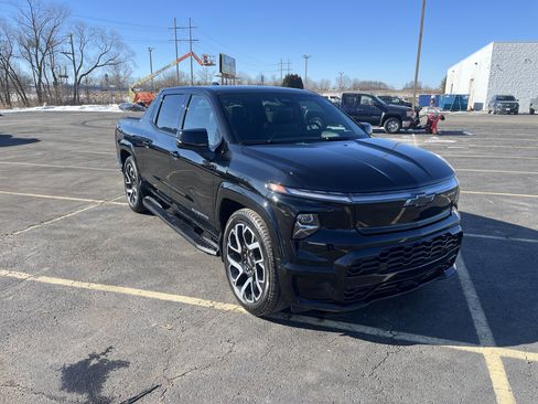 Used 2025 Chevrolet Silverado EV RST image 8