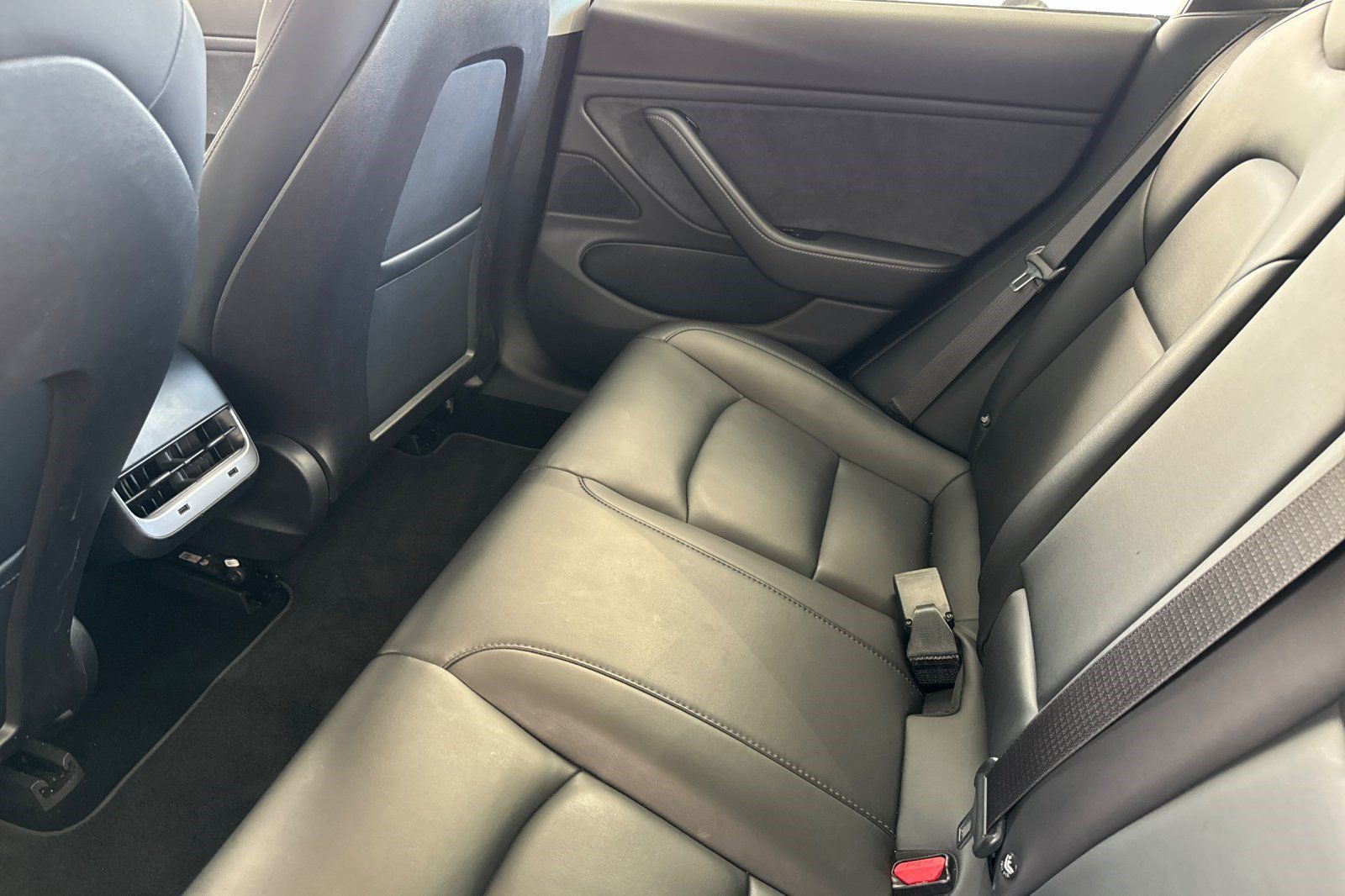 Used 2018 Tesla Model 3 Long Range RWD image 15