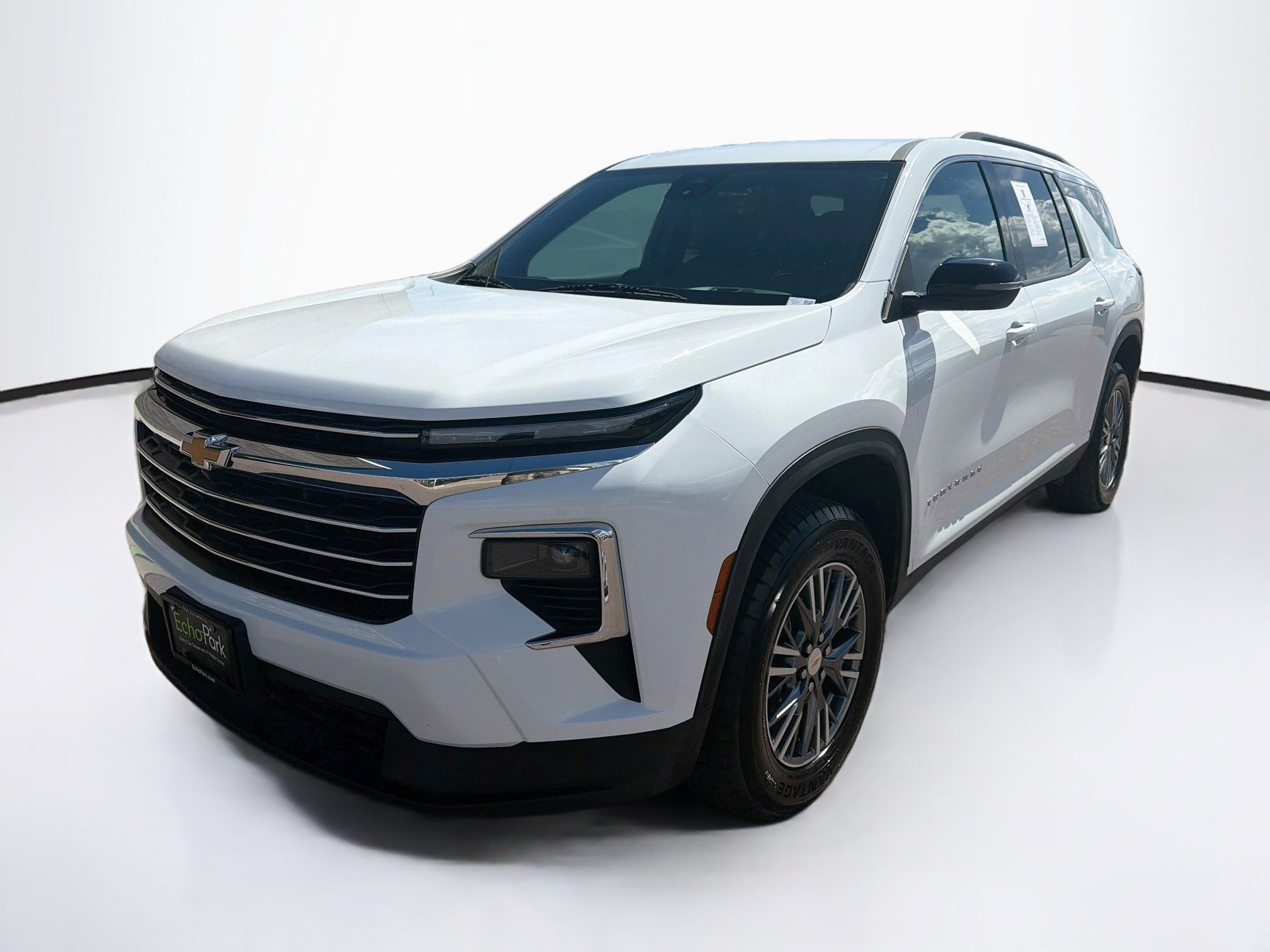 Used 2025 Chevrolet Traverse LT AWD/4WD image 3