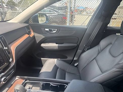 Used 2023 Volvo XC60 B5 Plus w/ Climate Package AWD/4WD image 19