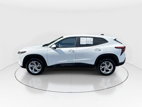 Used 2025 Chevrolet Trax LS w/ LS Convenience Package FWD image 5
