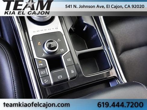 Certified 2022 Kia Sorento SX w/ Panoramic Sunroof Package AWD/4WD image 35
