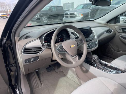 Used 2025 Chevrolet Malibu LT image 11