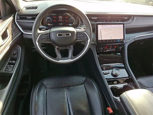 Used 2023 Jeep Grand Cherokee Limited image 11