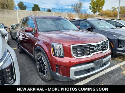 Used 2024 Kia Telluride S w/ S Sunroof Package
