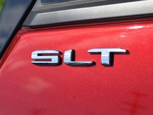 Used 2022 GMC Terrain SLT w/ Infotainment Package II AWD/4WD image 13
