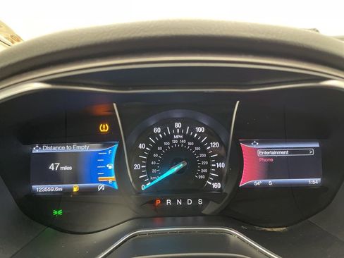 Used 2017 Ford Fusion SE w/ Fusion SE Technology Package image 5