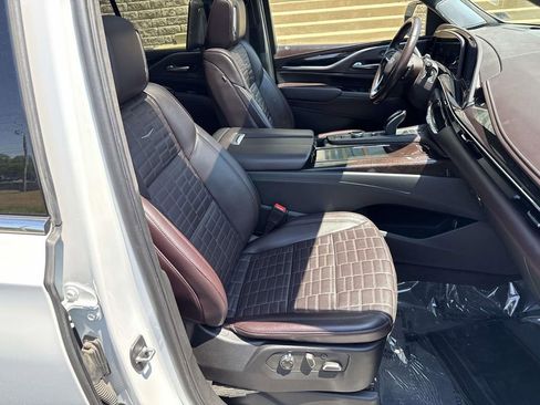 Used 2023 Cadillac Escalade Premium Luxury Platinum AWD/4WD image 7