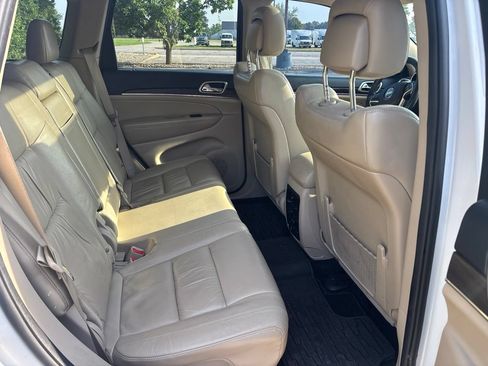 Used 2014 Jeep Grand Cherokee Limited w/ Trailer Tow Group IV AWD/4WD image 19