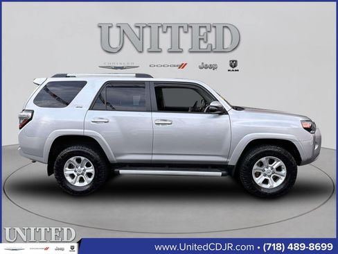 Used 2020 Toyota 4Runner SR5 Premium image 2
