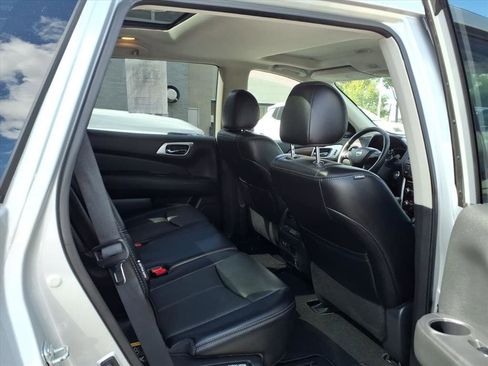Used 2019 Nissan Pathfinder Platinum image 18