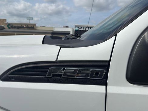 Used 2015 Ford F250 XL w/ Power Equipment Group AWD/4WD image 11