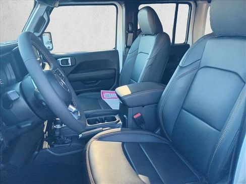 Used 2025 Jeep Wrangler Sahara w/ Technology Group image 17