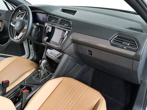Certified 2023 Volkswagen Tiguan SE R-Line FWD image 26