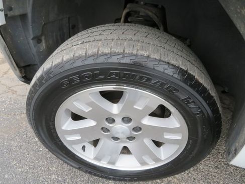 Used 2007 GMC Sierra 1500 SLE w/ Texas Edition RWD image 9