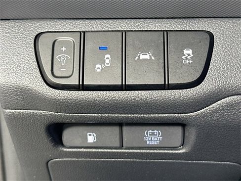 Used 2022 Hyundai Ioniq Limited image 25