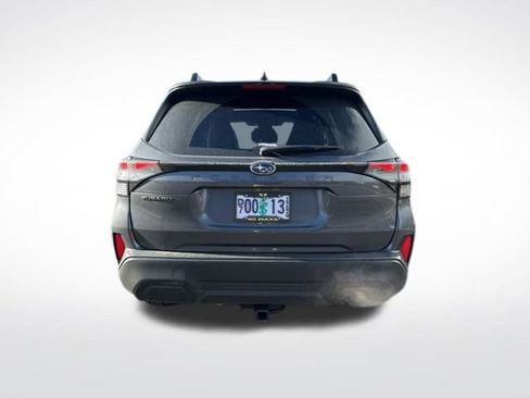 Used 2025 Subaru Forester Premium image 9