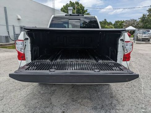 Used 2022 Nissan Titan SV RWD image 13