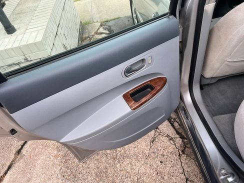 Used 2006 Buick LaCrosse CX FWD image 7