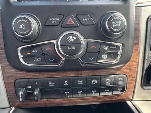 Used 2018 RAM 2500 Laramie w/ Snow Chief Group AWD/4WD image 14