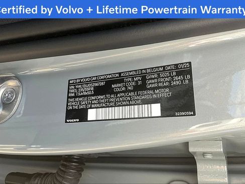 Certified 2025 Volvo XC40 B5 Core image 44