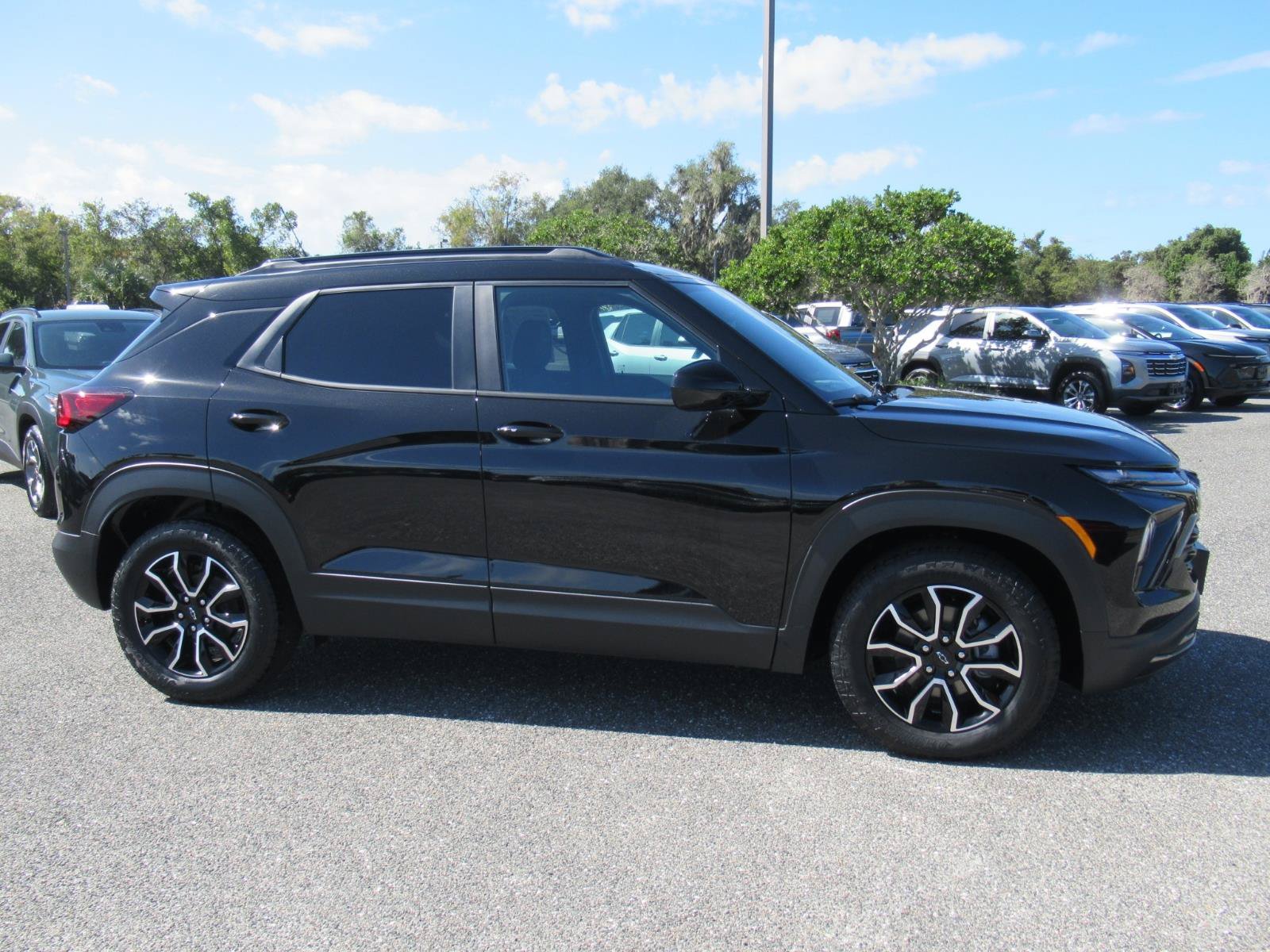 New 2026 Chevrolet TrailBlazer ACTIV FWD image 2