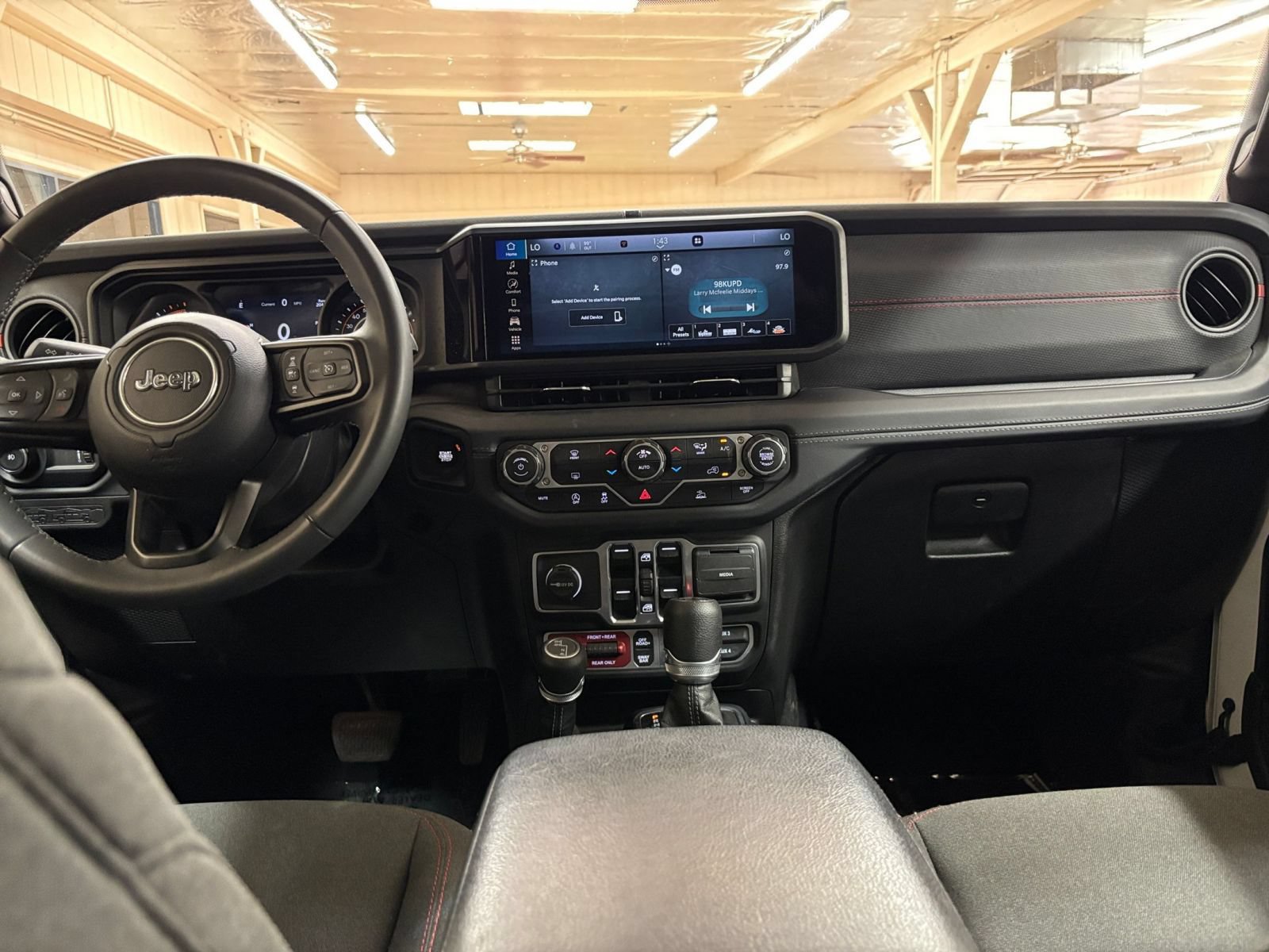 Used 2025 Jeep Wrangler Unlimited Rubicon AWD/4WD image 31