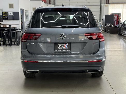Used 2020 Volkswagen Tiguan SE w/ Panoramic Sunroof Package image 6