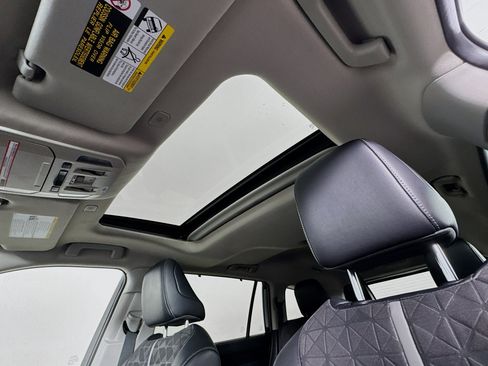 Certified 2024 Toyota Highlander XLE AWD/4WD image 21