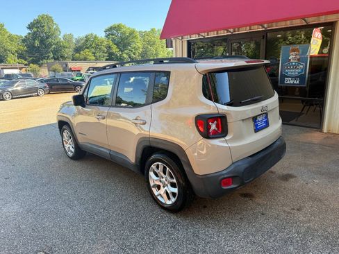 Used 2015 Jeep Renegade Latitude w/ Cold Weather Group II FWD image 7