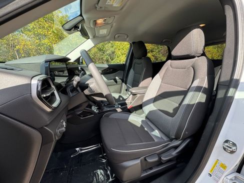 Used 2025 Chevrolet TrailBlazer LT image 31