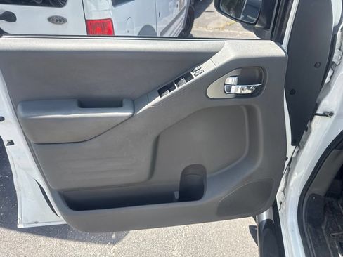 Used 2018 Nissan Frontier SV RWD image 11