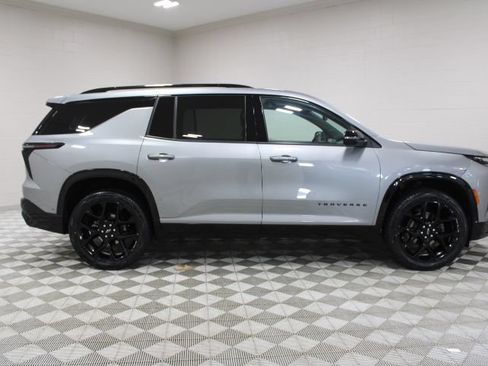 Used 2025 Chevrolet Traverse RS AWD/4WD image 13